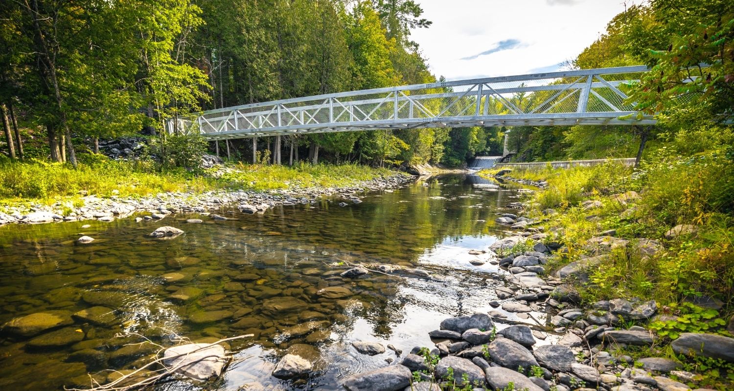 photo-riviere-au-saumon-eau-fonds-de-riviere-bandes-riveraines-barrage-la-vallee-du-moulin